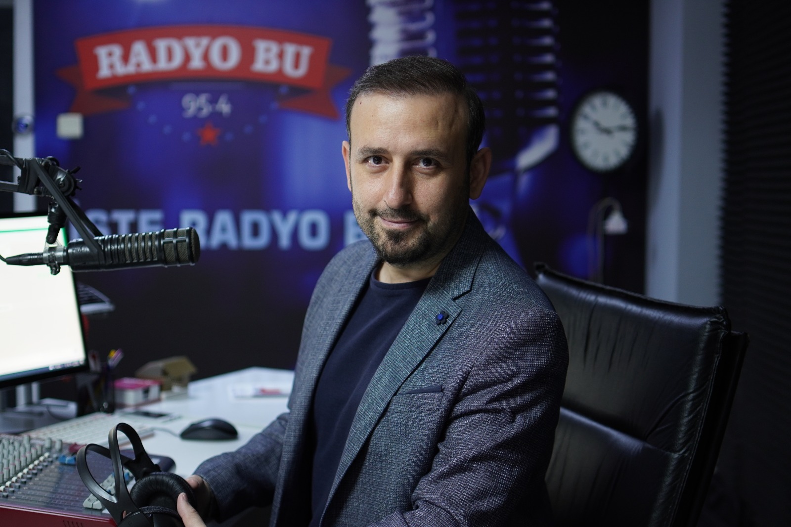 Serdar Balkan Radyo Bu stüdyosunda